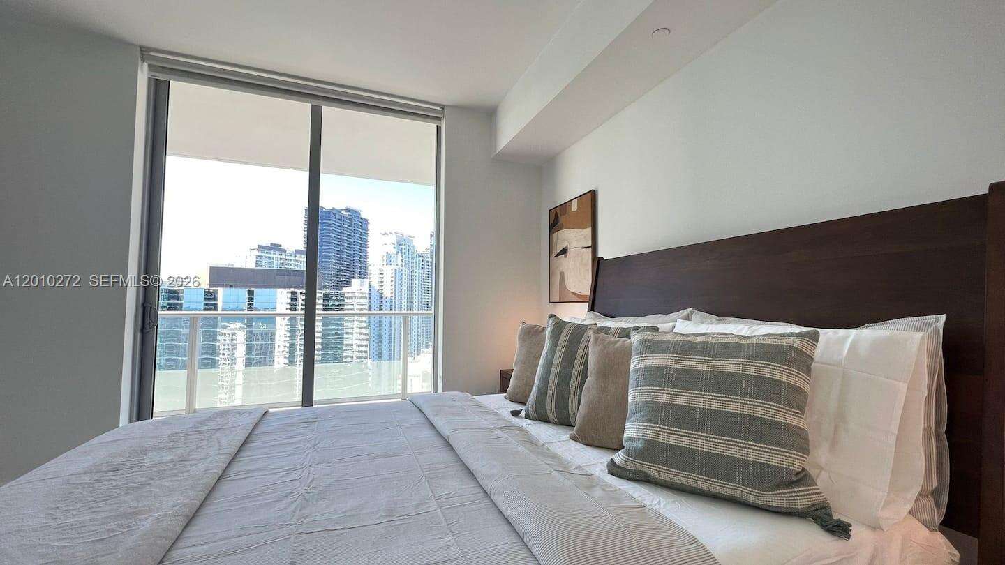 Brickell House at 1300 Brickell Bay Dr, Miami, FL 33131 - For Rent photo 15