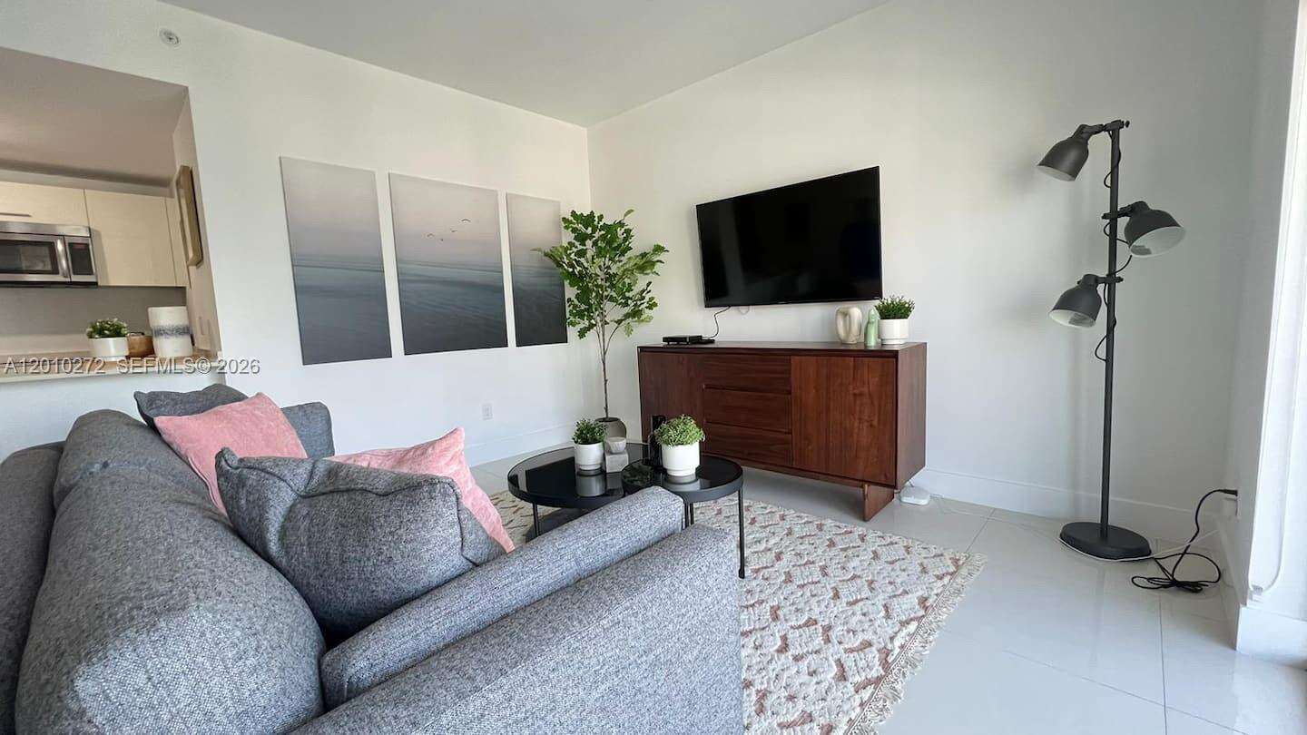 Brickell House at 1300 Brickell Bay Dr, Miami, FL 33131 - For Rent photo 4