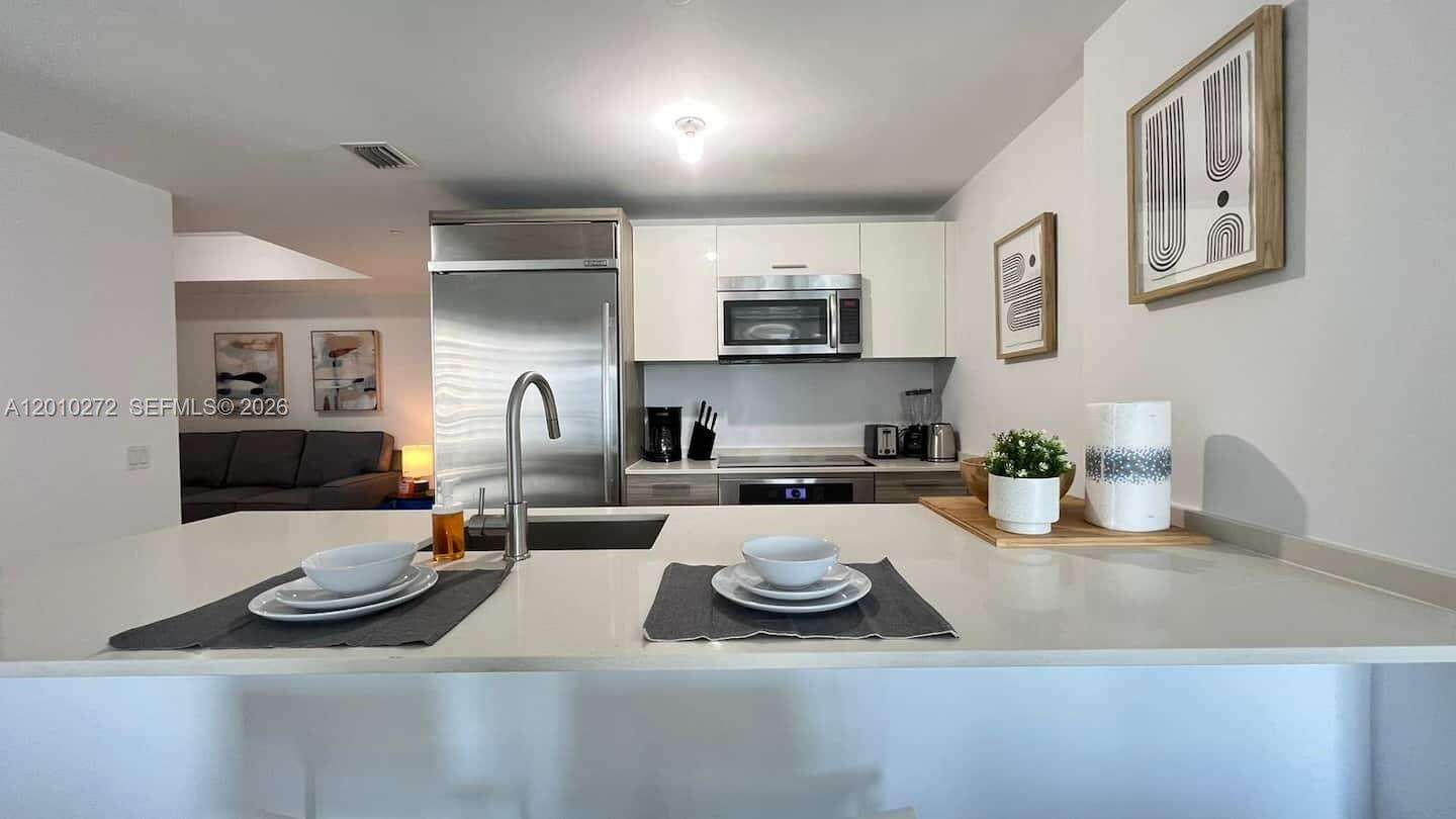 Brickell House at 1300 Brickell Bay Dr, Miami, FL 33131 - For Rent photo 5