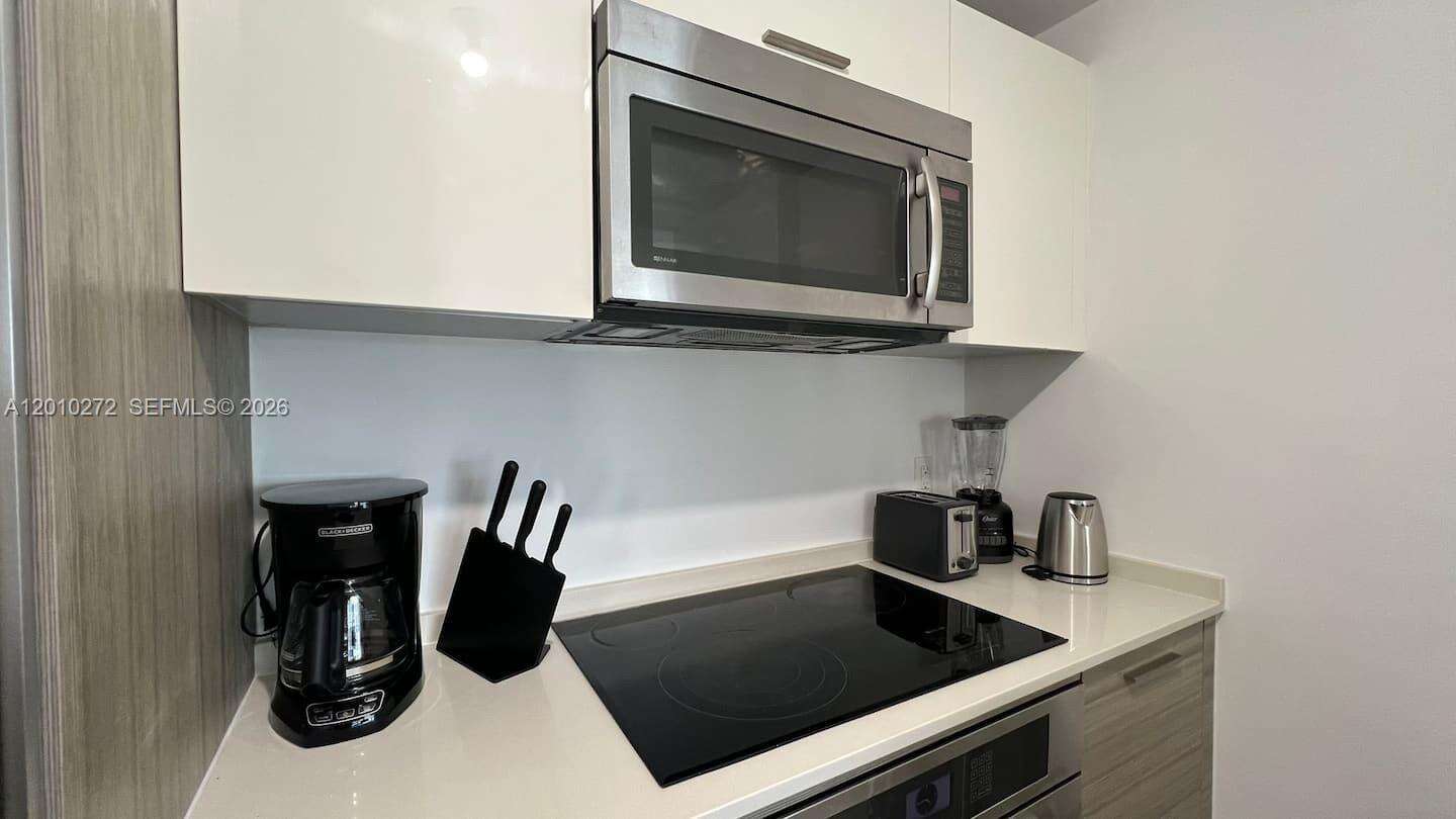 Brickell House at 1300 Brickell Bay Dr, Miami, FL 33131 - For Rent photo 6