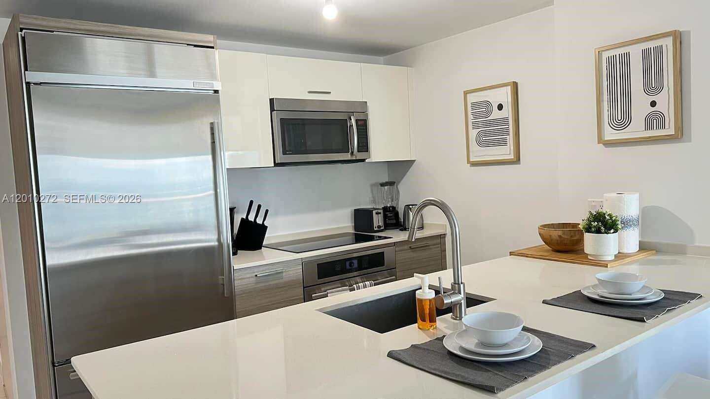Brickell House at 1300 Brickell Bay Dr, Miami, FL 33131 - For Rent photo 9
