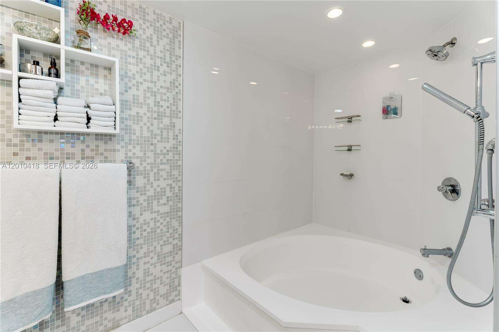 Brickell Place at 1901 Brickell Ave, Miami, FL 33129 - For Rent photo 23