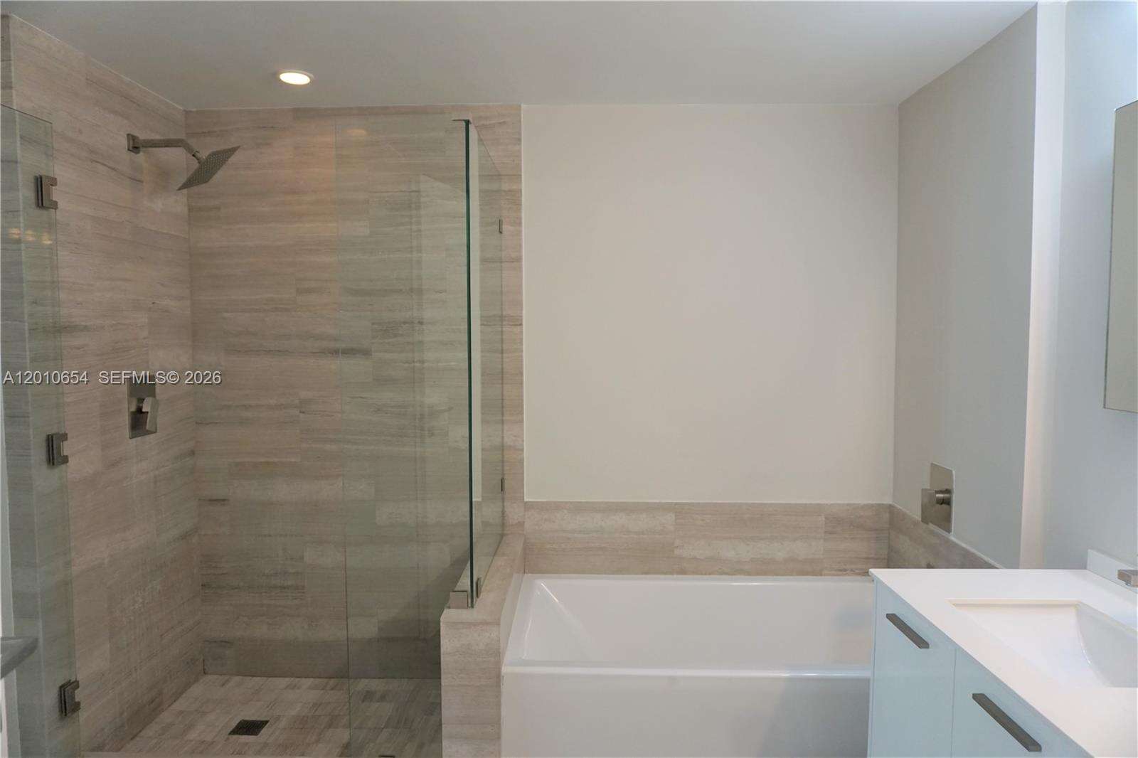 Brickell House at 1300 Brickell Bay Dr, Miami, FL 33131 - For Rent photo 11