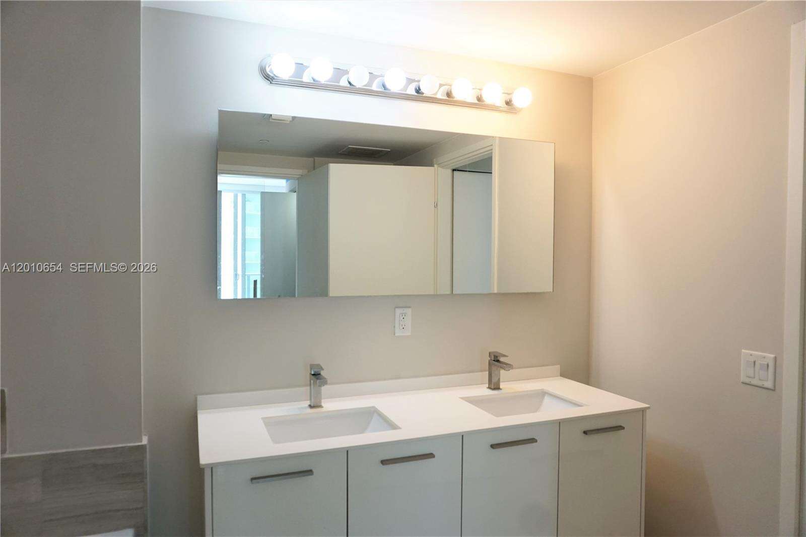 Brickell House at 1300 Brickell Bay Dr, Miami, FL 33131 - For Rent photo 10