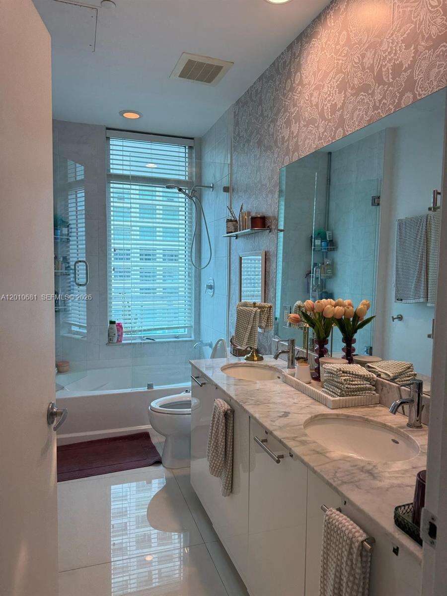 The Plaza On Brickell West at 951 Brickell Ave, Miami, FL 33131 - For Rent photo 7