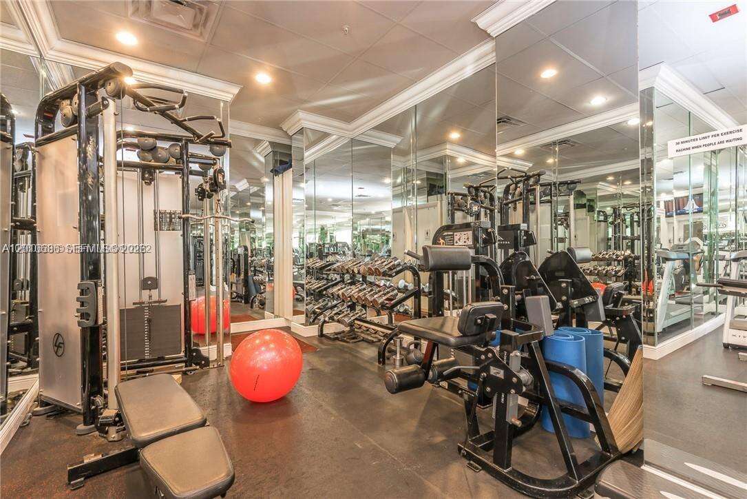 Parker Plaza at 2030 Ocean Dr, Hallandale Beach, FL 33009 - For Rent photo 11