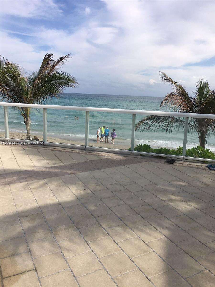 Parker Plaza at 2030 Ocean Dr, Hallandale Beach, FL 33009 - For Rent photo 14