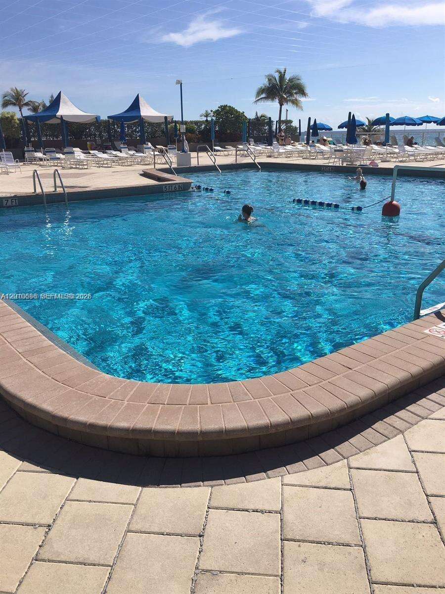 Parker Plaza at 2030 Ocean Dr, Hallandale Beach, FL 33009 - For Rent photo 17