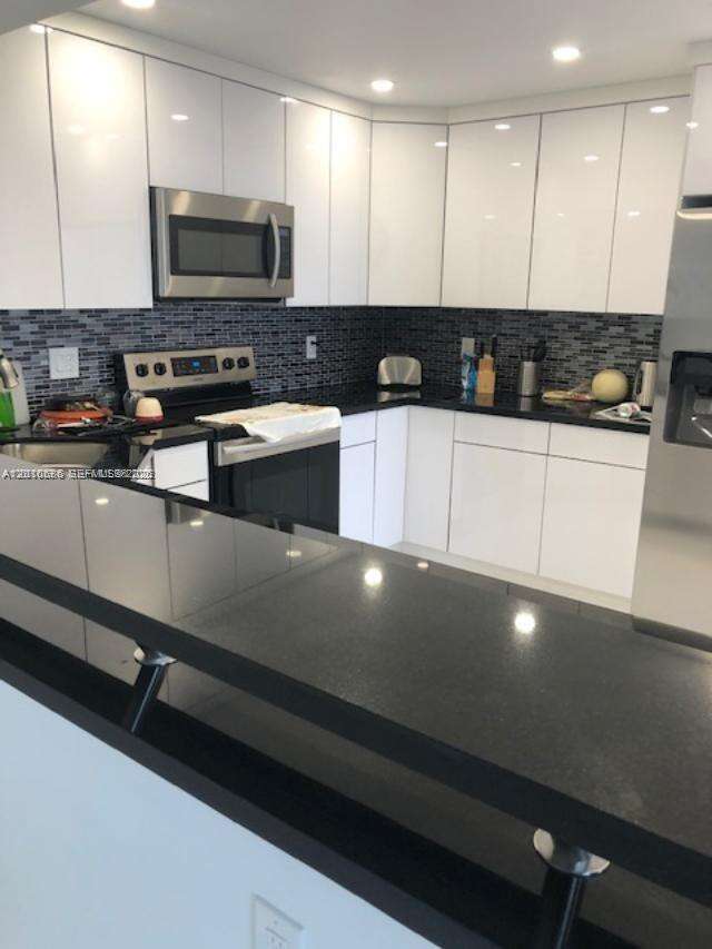 Parker Plaza at 2030 Ocean Dr, Hallandale Beach, FL 33009 - For Rent photo 20