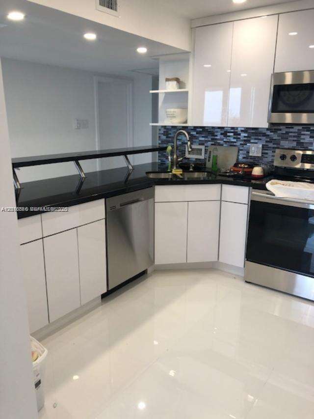 Parker Plaza at 2030 Ocean Dr, Hallandale Beach, FL 33009 - For Rent photo 21