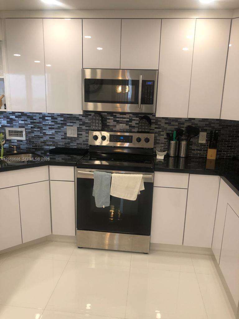 Parker Plaza at 2030 Ocean Dr, Hallandale Beach, FL 33009 - For Rent photo 23
