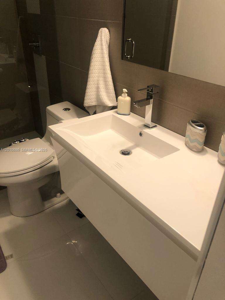 Parker Plaza at 2030 Ocean Dr, Hallandale Beach, FL 33009 - For Rent photo 40
