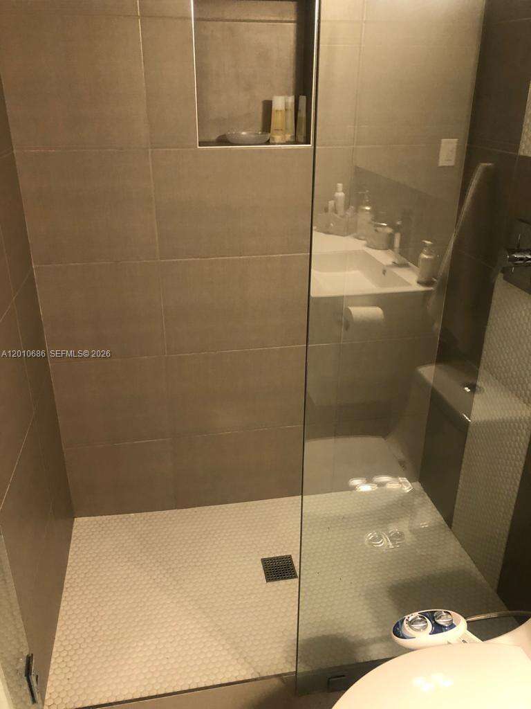 Parker Plaza at 2030 Ocean Dr, Hallandale Beach, FL 33009 - For Rent photo 41
