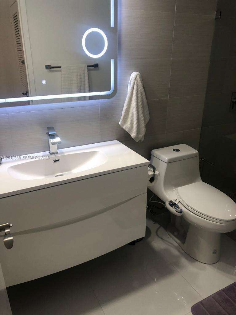 Parker Plaza at 2030 Ocean Dr, Hallandale Beach, FL 33009 - For Rent photo 42