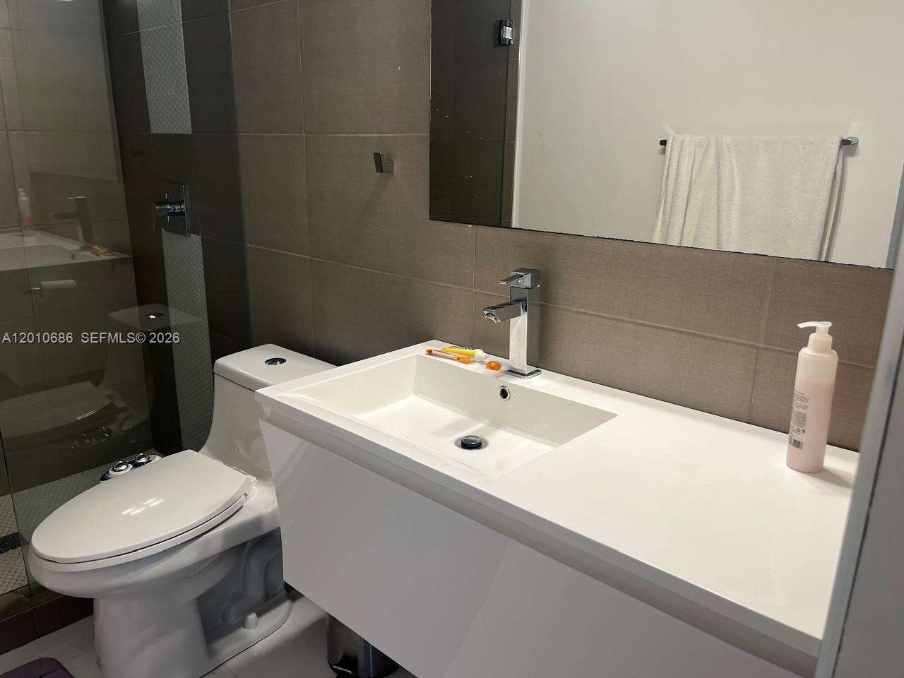 Parker Plaza at 2030 Ocean Dr, Hallandale Beach, FL 33009 - For Rent photo 44