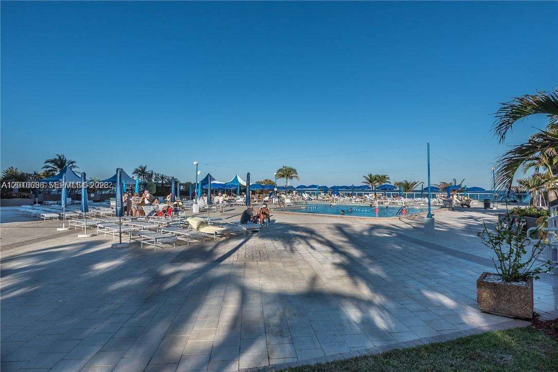 Parker Plaza at 2030 Ocean Dr, Hallandale Beach, FL 33009 - For Rent photo 10