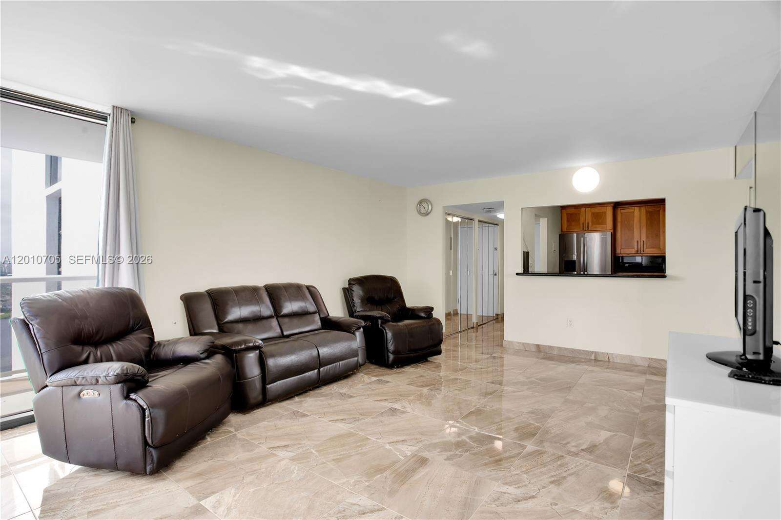 Flamenco Tower 1 at 3701 Country Club Dr, Aventura, FL 33180 - For Rent photo 5