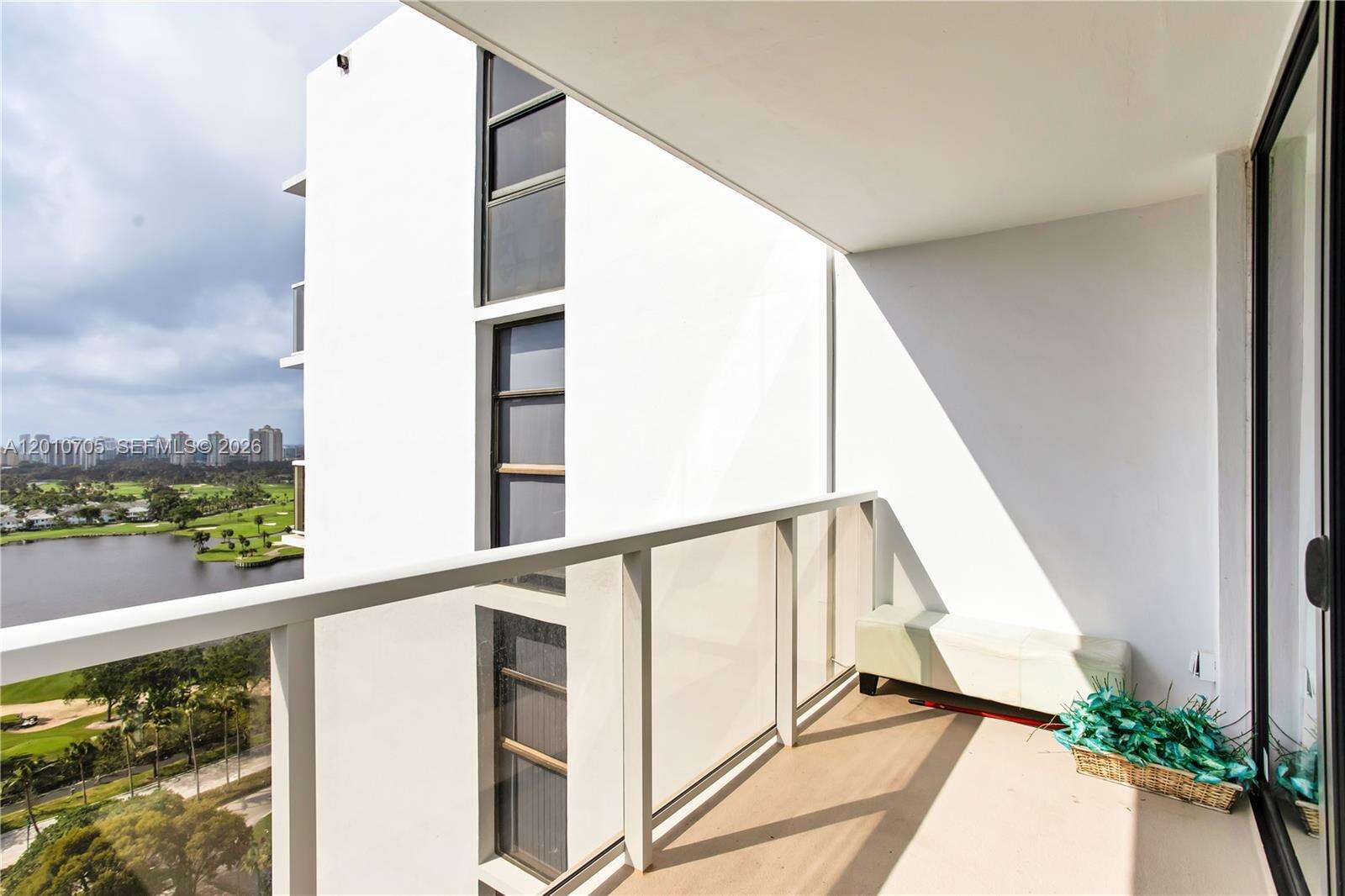 Flamenco Tower 1 at 3701 Country Club Dr, Aventura, FL 33180 - For Rent photo 9