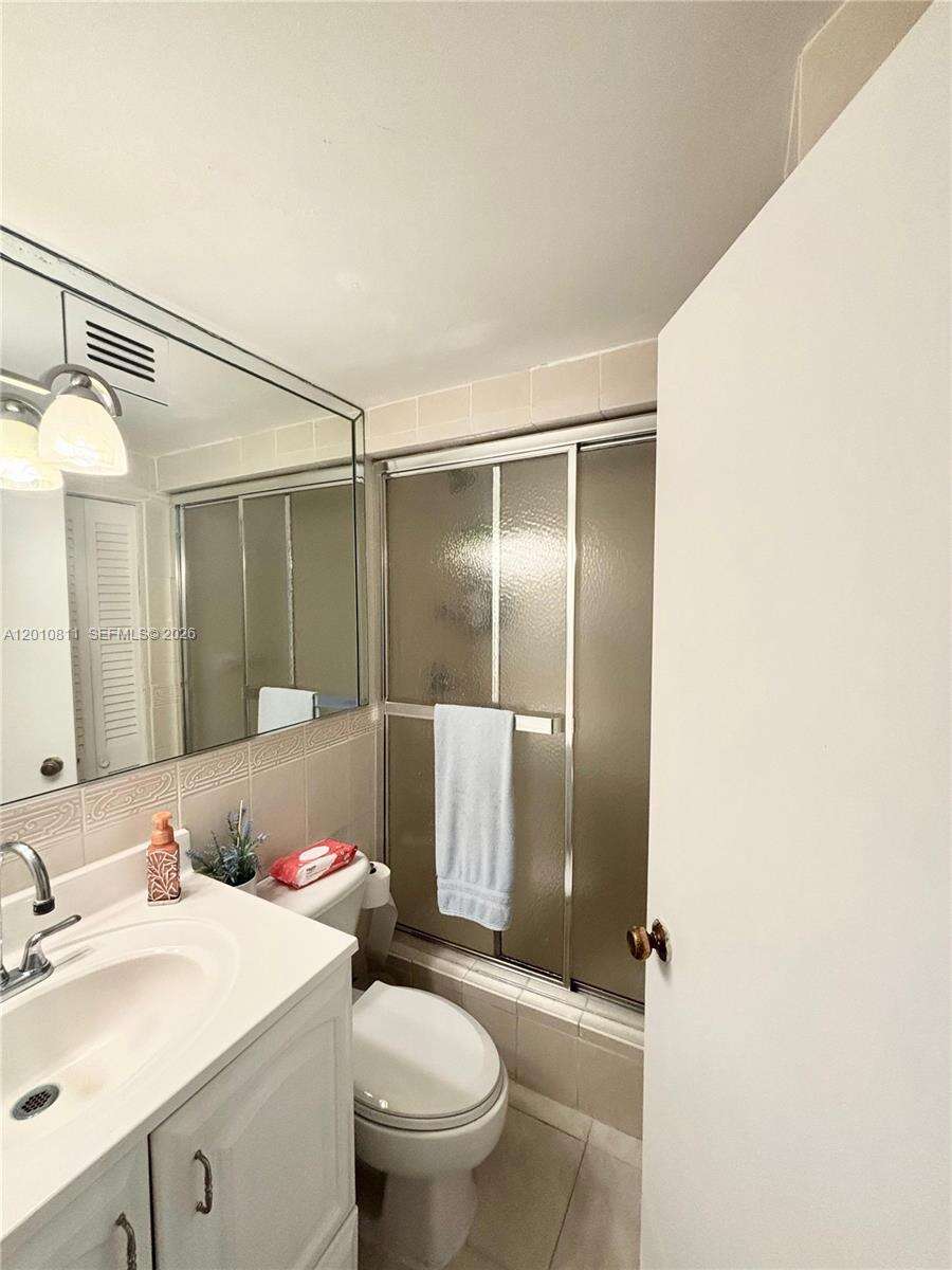 Four Ambassadors at 999 Brickell Bay Dr, Miami, FL 33131 - For Rent photo 12