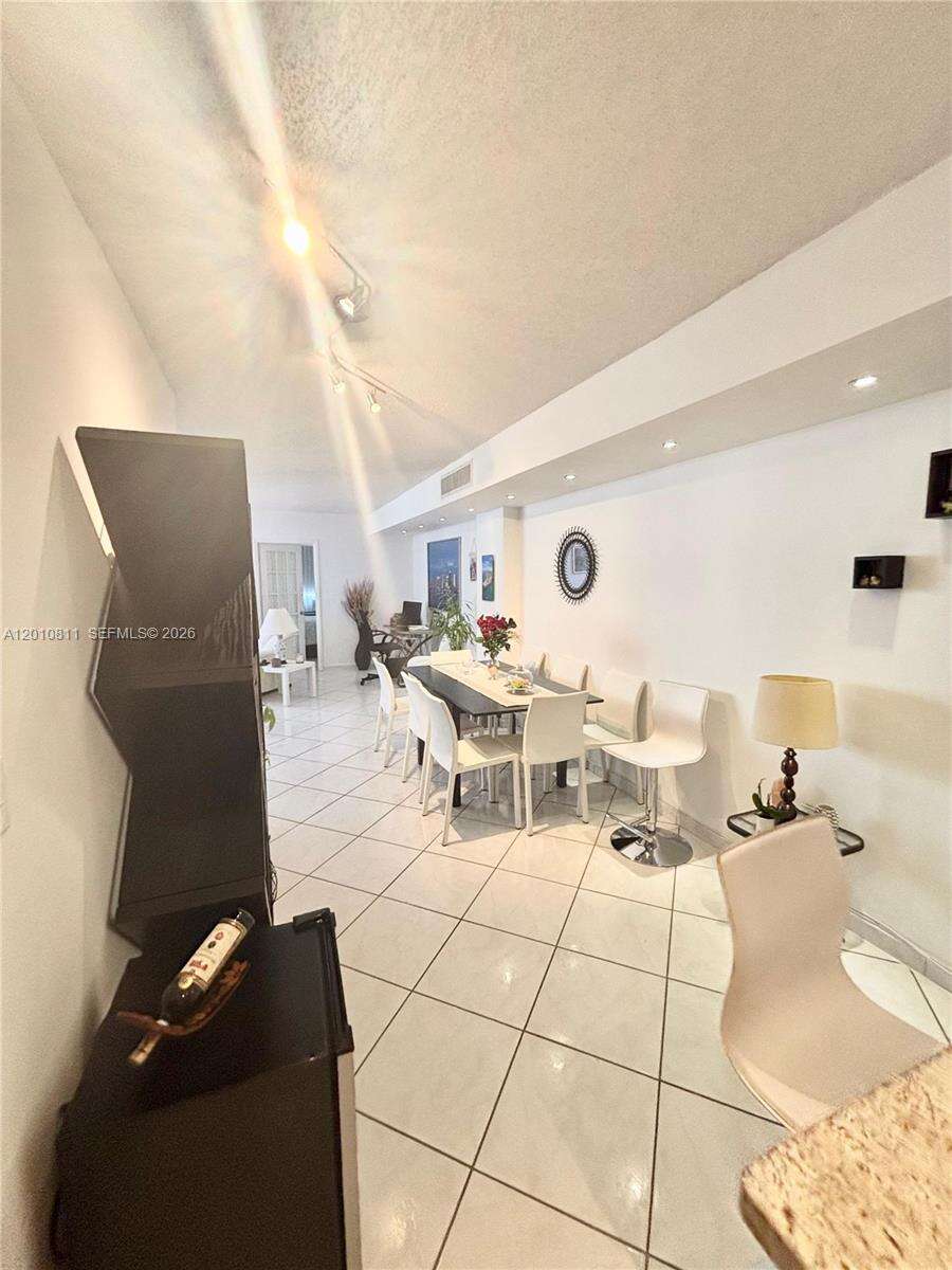 Four Ambassadors at 999 Brickell Bay Dr, Miami, FL 33131 - For Rent photo 14