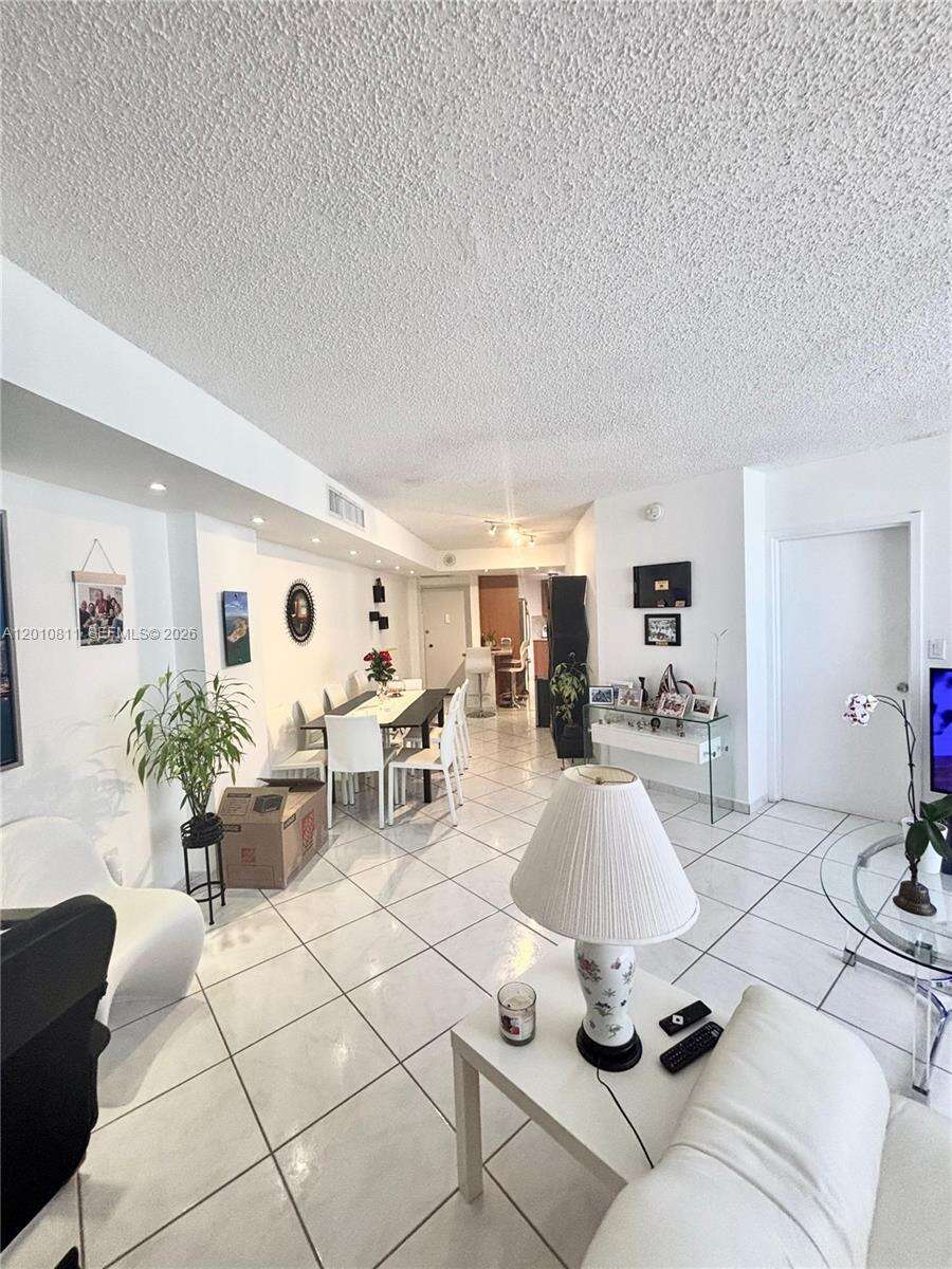 Four Ambassadors at 999 Brickell Bay Dr, Miami, FL 33131 - For Rent photo 16