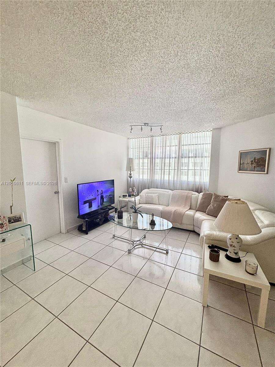 Four Ambassadors at 999 Brickell Bay Dr, Miami, FL 33131 - For Rent photo 18