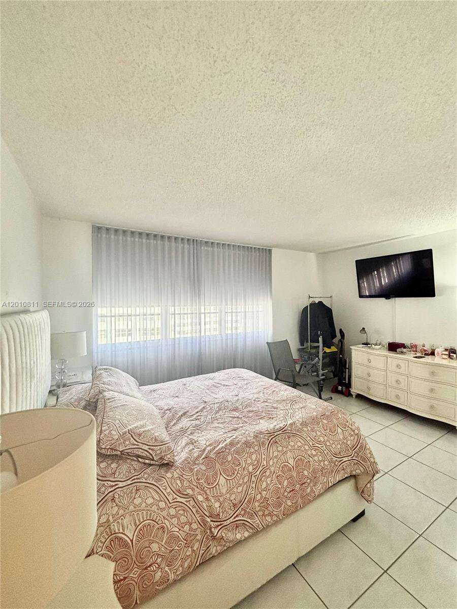 Four Ambassadors at 999 Brickell Bay Dr, Miami, FL 33131 - For Rent photo 4
