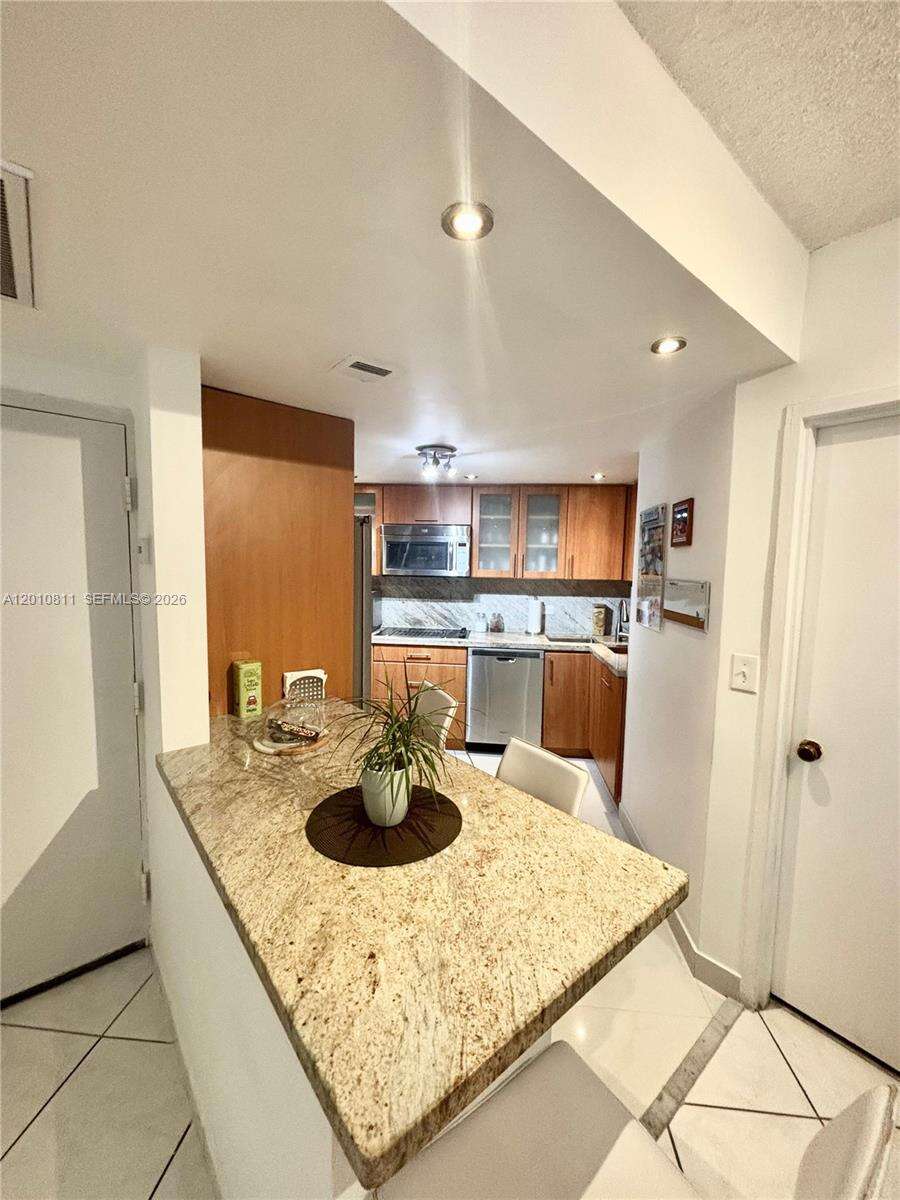 Four Ambassadors at 999 Brickell Bay Dr, Miami, FL 33131 - For Rent photo 7