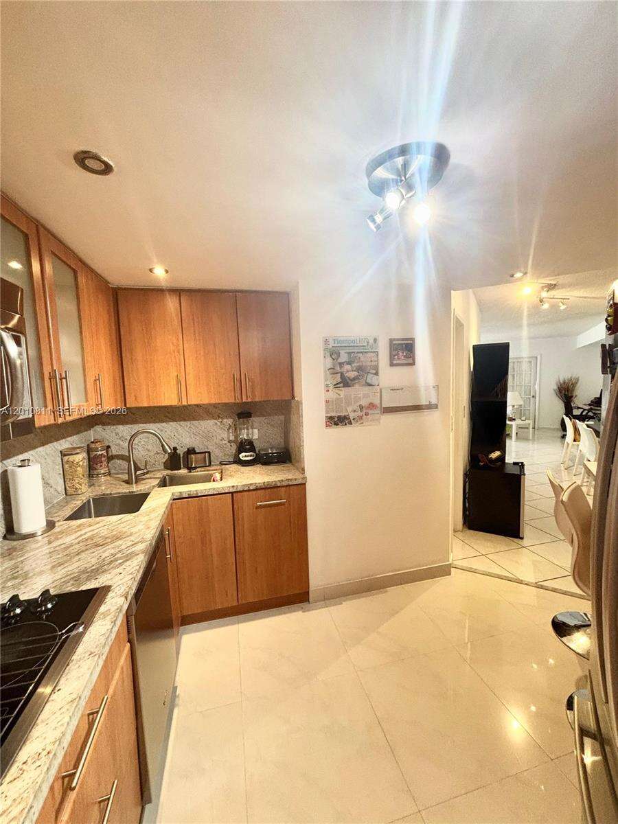 Four Ambassadors at 999 Brickell Bay Dr, Miami, FL 33131 - For Rent photo 10