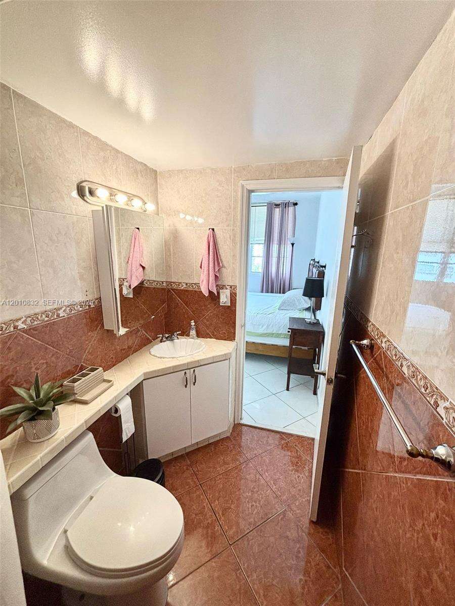 Four Ambassadors at 905 Brickell Bay Dr, Miami, FL 33131 - For Rent photo 17