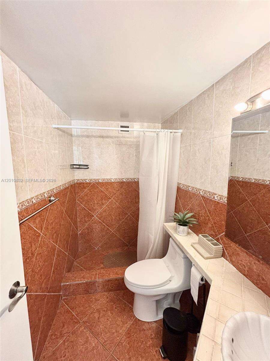 Four Ambassadors at 905 Brickell Bay Dr, Miami, FL 33131 - For Rent photo 18