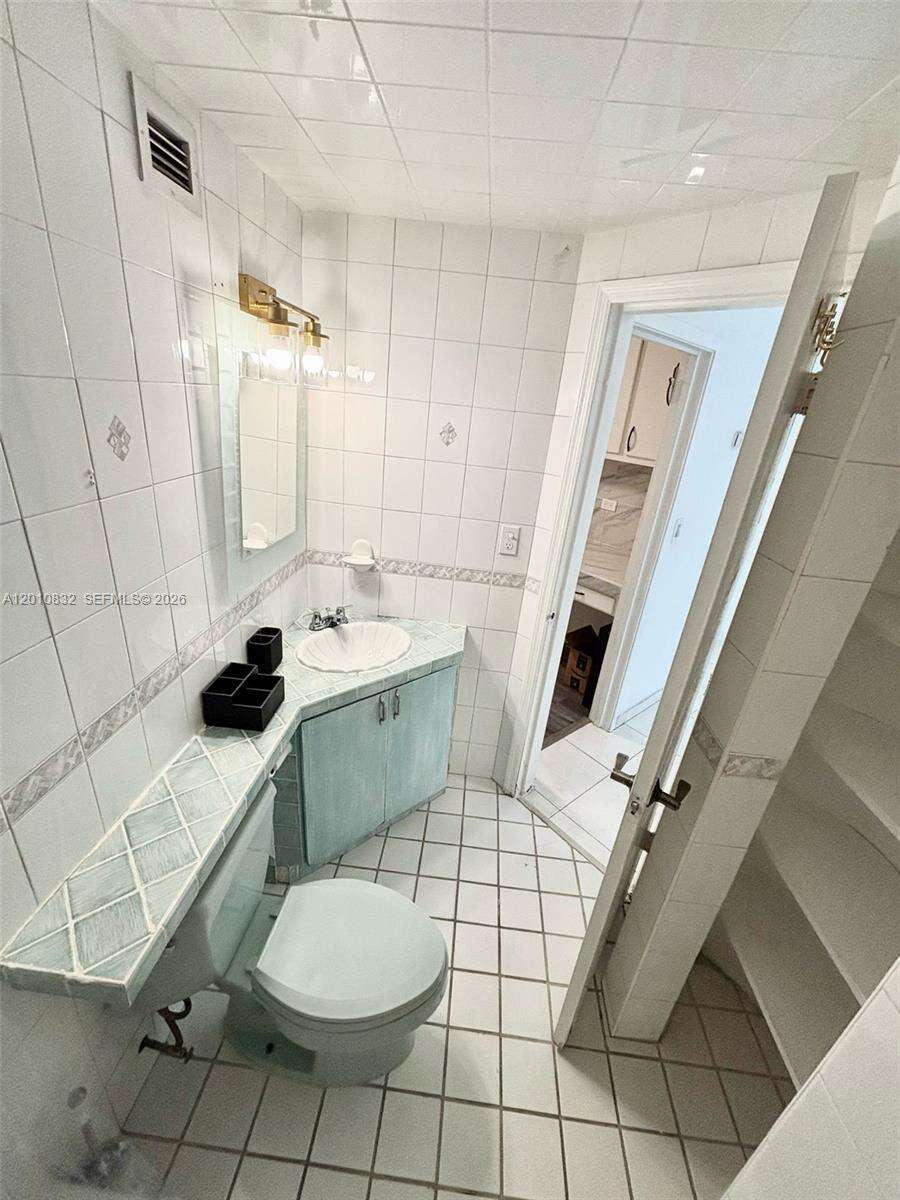 Four Ambassadors at 905 Brickell Bay Dr, Miami, FL 33131 - For Rent photo 3