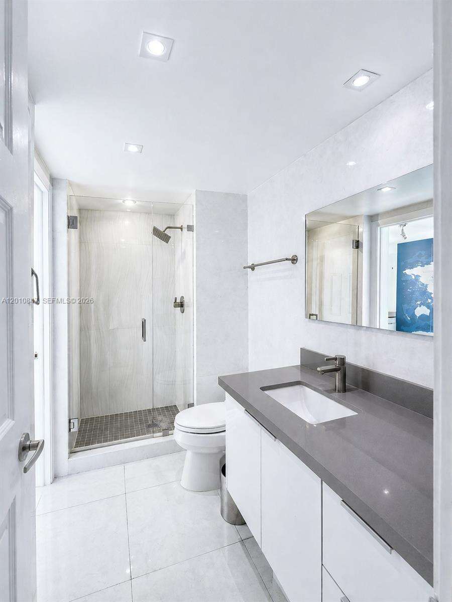St Louis at 800 Claughton Island Dr, Miami, FL 33131 - For Rent photo 8