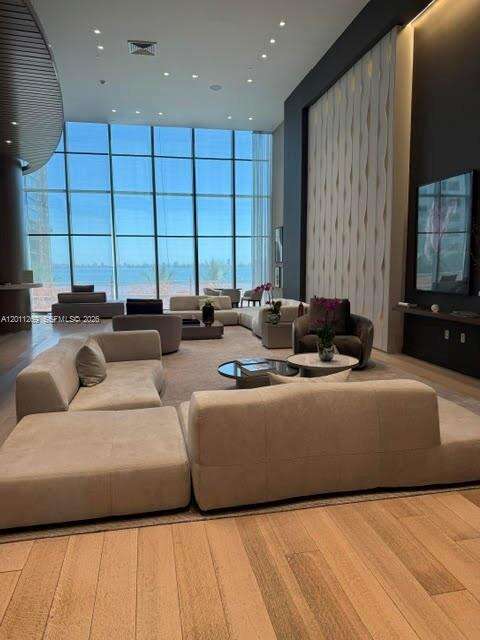 Icon Bay at 460 28 St, Miami, FL 33137 - For Rent photo 34