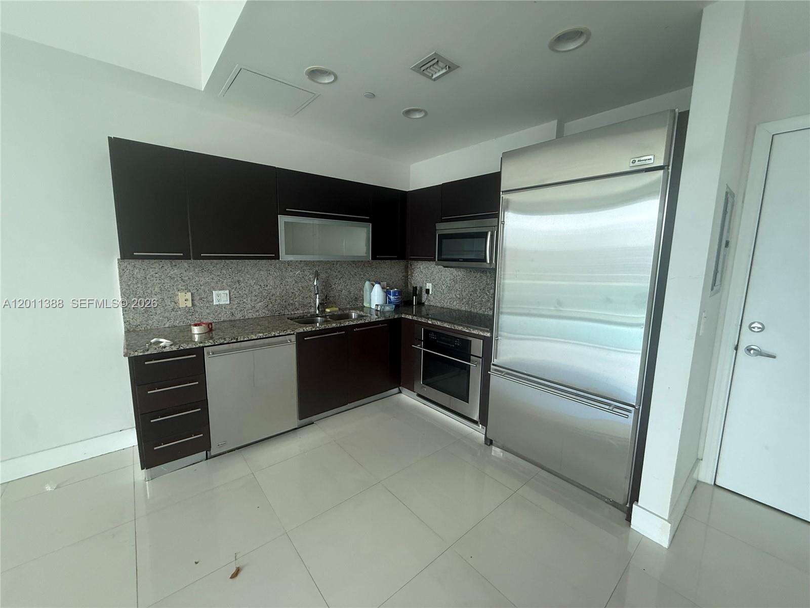 The Plaza On Brickell East at 950 Brickell Bay Dr, Miami, FL 33131 - For Rent photo 1