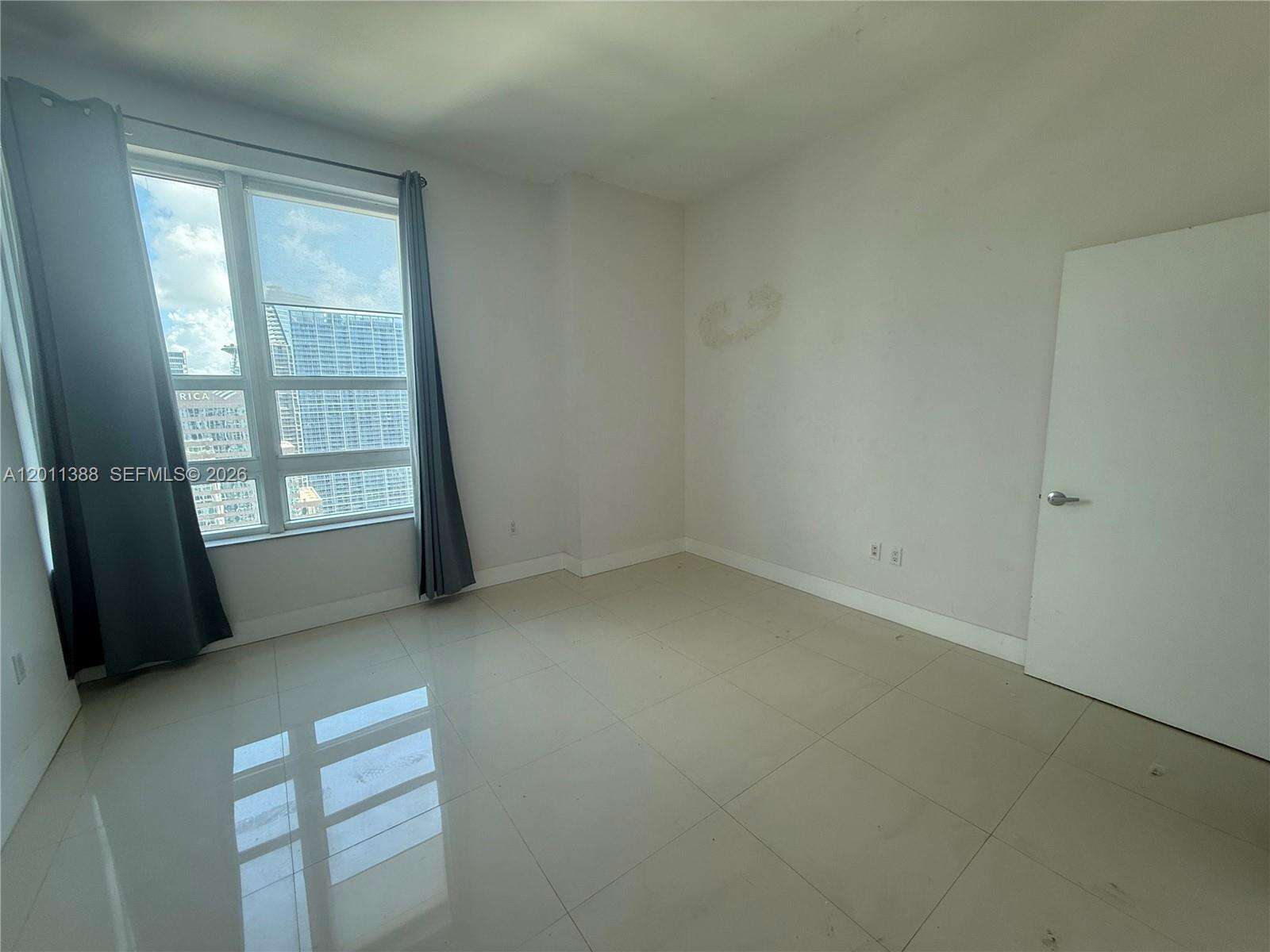 The Plaza On Brickell East at 950 Brickell Bay Dr, Miami, FL 33131 - For Rent photo 4