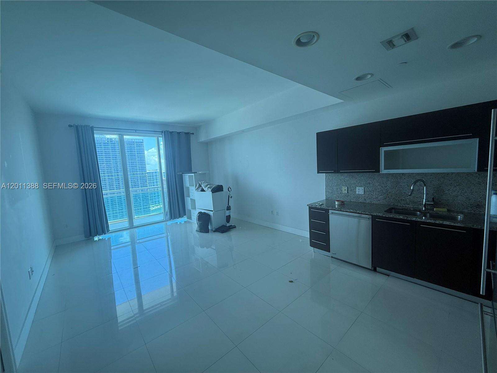 The Plaza On Brickell East at 950 Brickell Bay Dr, Miami, FL 33131 - For Rent photo 5