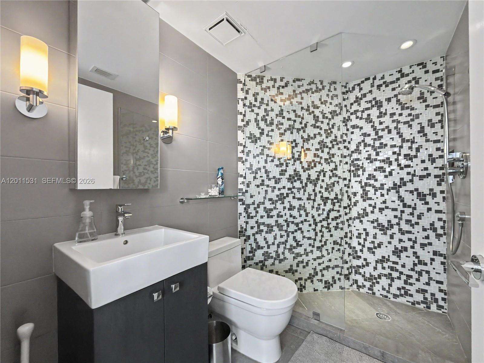 Pinnacle at 17555 Collins Ave, Sunny Isles Beach, FL 33160 - For Rent photo 11