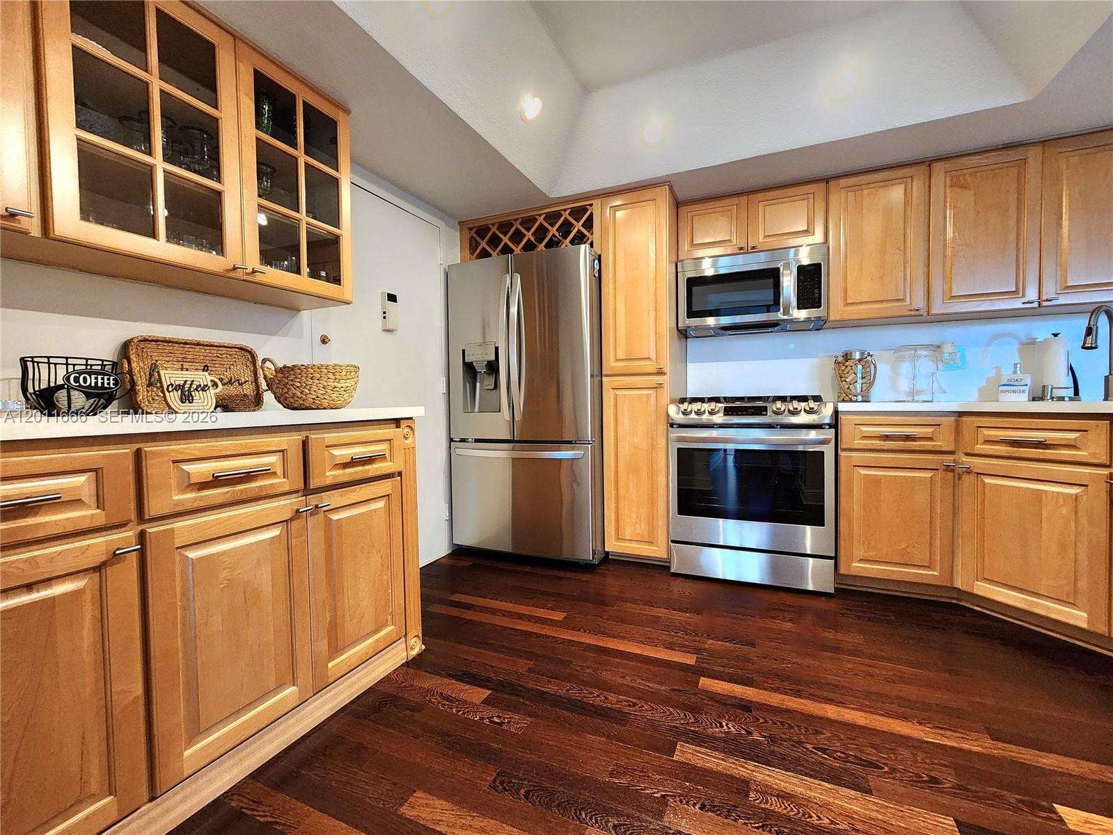 Parker Plaza at 2030 Ocean Dr, Hallandale Beach, FL 33009 - For Rent photo 11
