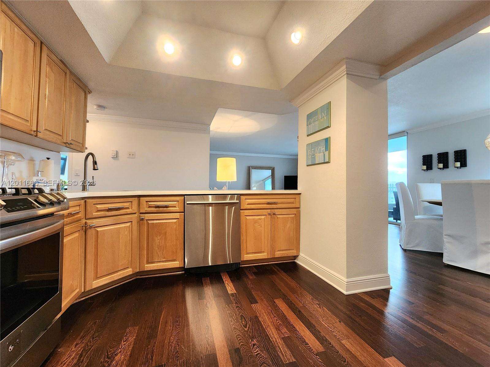 Parker Plaza at 2030 Ocean Dr, Hallandale Beach, FL 33009 - For Rent photo 12