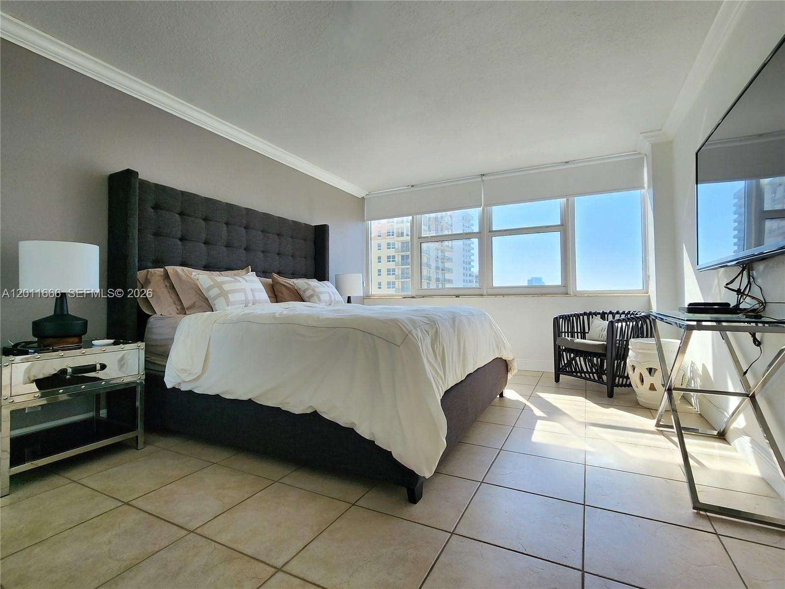 Parker Plaza at 2030 Ocean Dr, Hallandale Beach, FL 33009 - For Rent photo 17