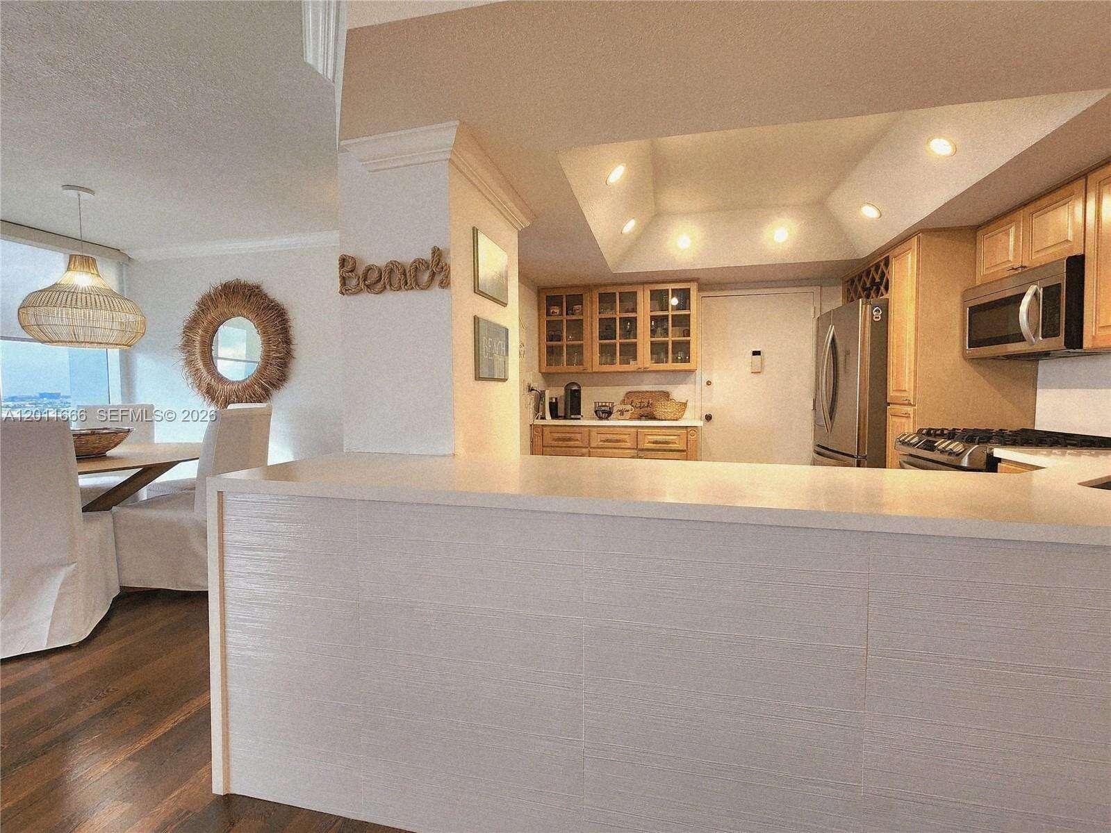 Parker Plaza at 2030 Ocean Dr, Hallandale Beach, FL 33009 - For Rent photo 10