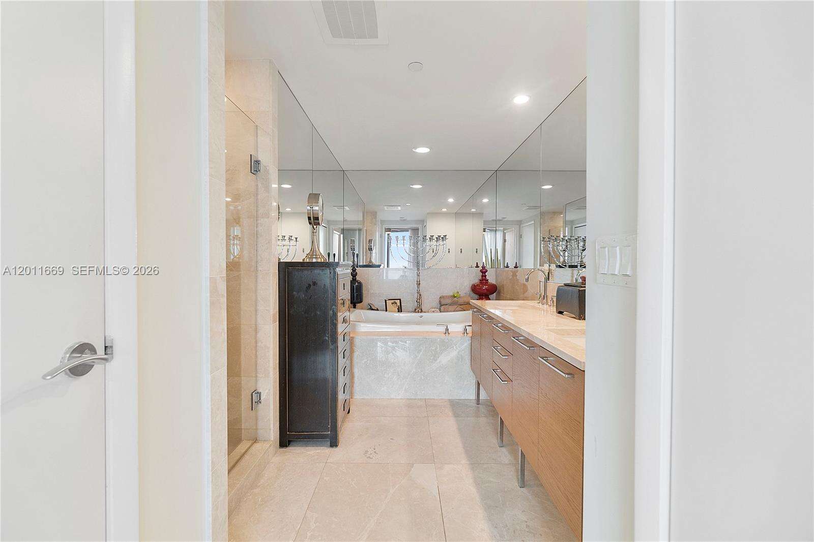 Jade Beach at 17001 Collins Ave, Sunny Isles Beach, FL 33160 - For Rent photo 16
