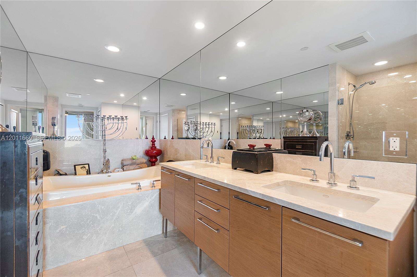 Jade Beach at 17001 Collins Ave, Sunny Isles Beach, FL 33160 - For Rent photo 17
