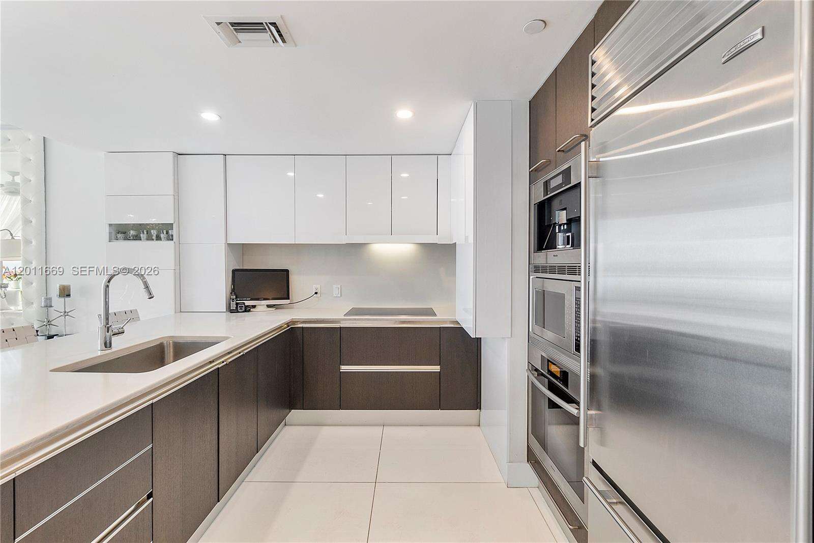 Jade Beach at 17001 Collins Ave, Sunny Isles Beach, FL 33160 - For Rent photo 7