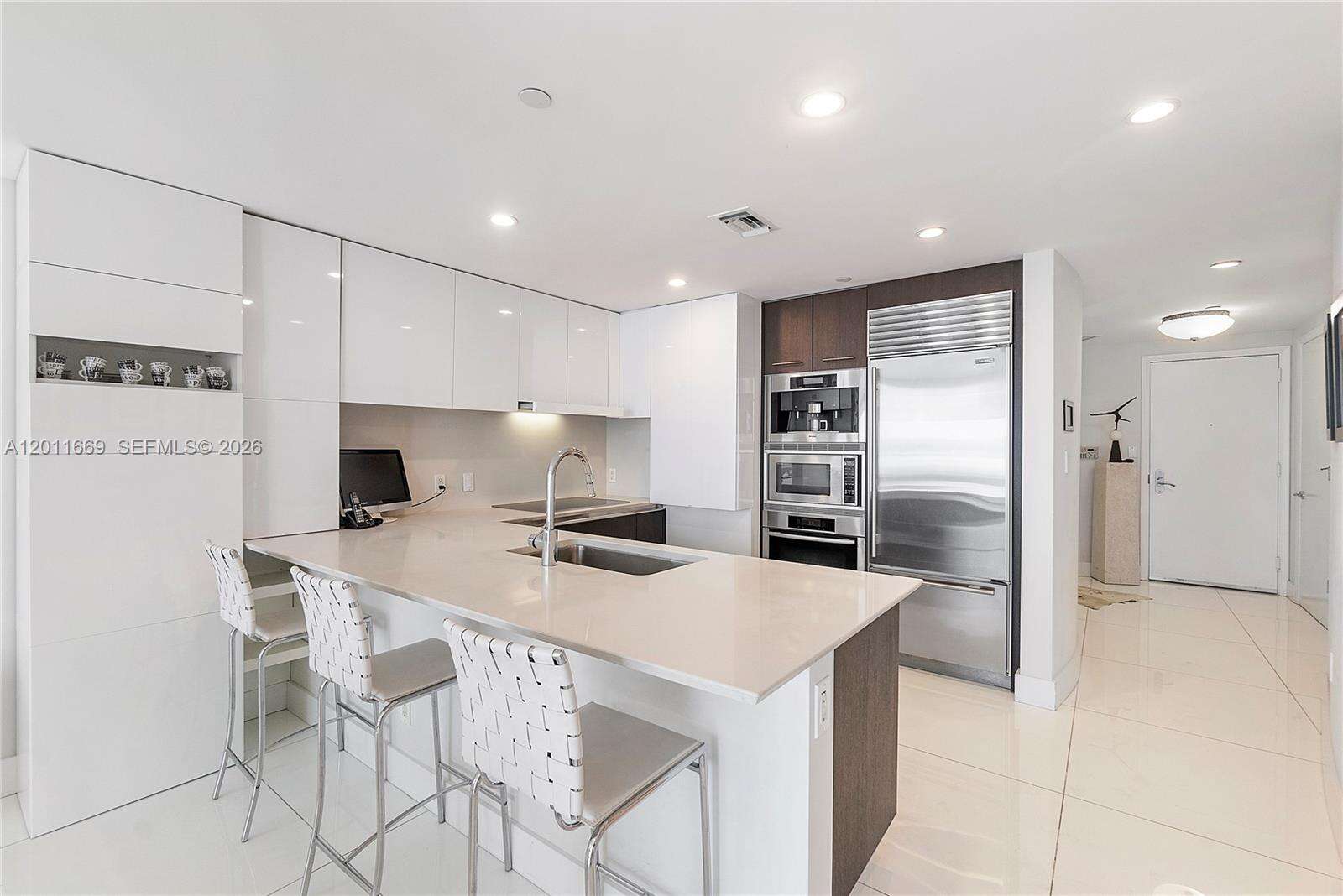 Jade Beach at 17001 Collins Ave, Sunny Isles Beach, FL 33160 - For Rent photo 9
