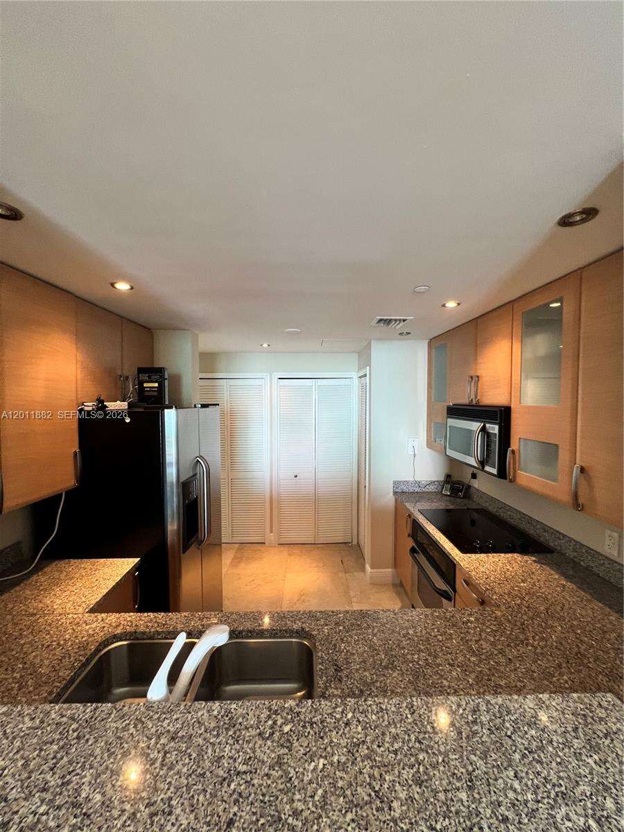 Skyline On Brickell at 2101 Brickell Ave, Miami, FL 33129 - For Rent photo 4