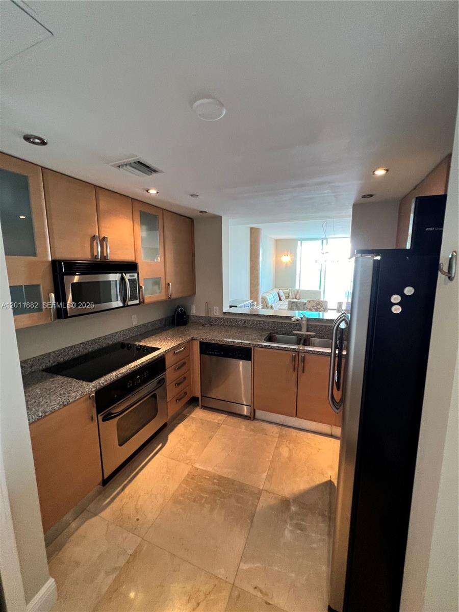 Skyline On Brickell at 2101 Brickell Ave, Miami, FL 33129 - For Rent photo 5