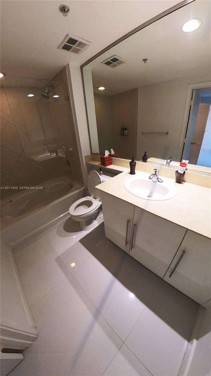 One Miami West at 325 Biscayne Blvd, Miami, FL 33131 - For Rent photo 11