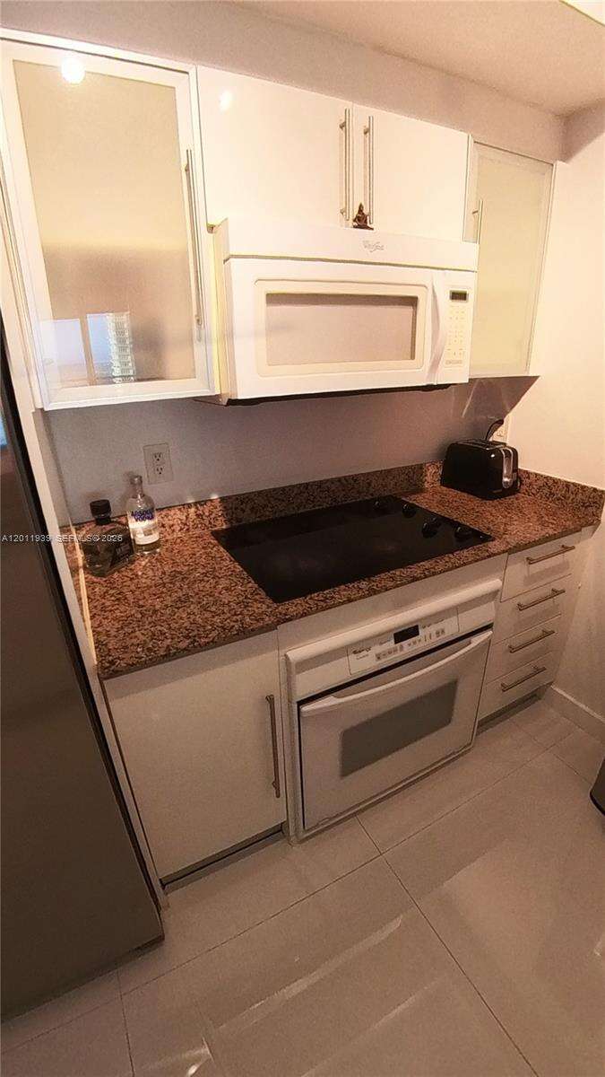 One Miami West at 325 Biscayne Blvd, Miami, FL 33131 - For Rent photo 15